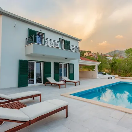 Villa Secluded House - Guaranteed Privacy - Heated Pool Klis
