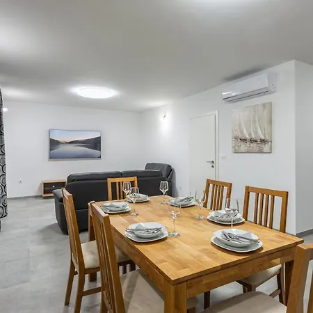 Secluded House - Guaranteed Privacy - Heated Pool Villa