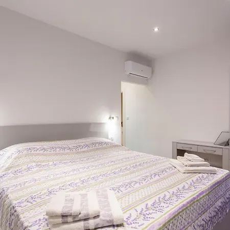 Secluded House - Guaranteed Privacy - Heated Pool Villa *