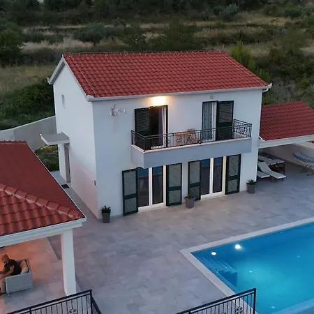 Villa Secluded House - Guaranteed Privacy - Heated Pool Klis