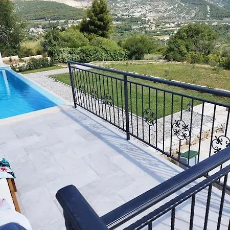 Secluded House - Guaranteed Privacy - Heated Pool