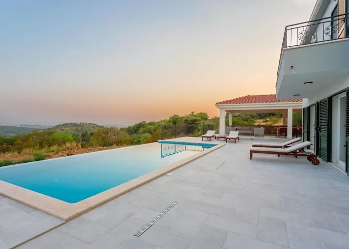 Secluded House - Guaranteed Privacy - Heated Pool 别墅