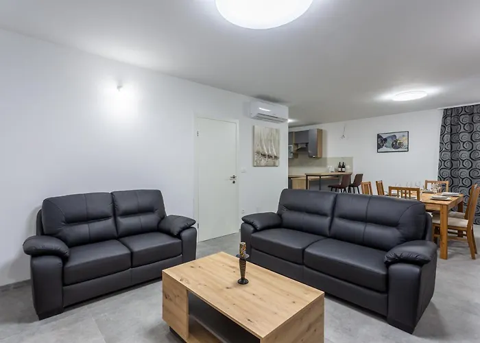 Secluded House - Guaranteed Privacy - Heated Pool 别墅