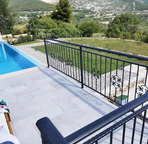 Secluded House - Guaranteed Privacy - Heated Pool