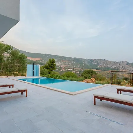 Vila Secluded House - Guaranteed Privacy - Heated Pool Klis