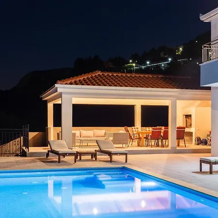 Secluded House - Guaranteed Privacy - Heated Pool * Klis