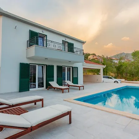 Vila Secluded House - Guaranteed Privacy - Heated Pool Klis