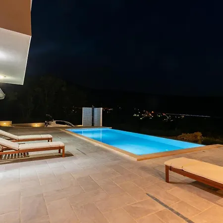 Secluded House - Guaranteed Privacy - Heated Pool *