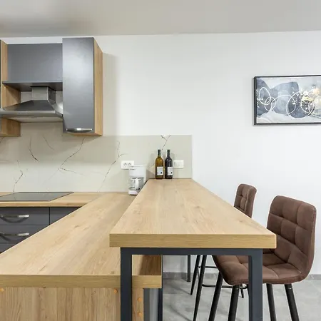 Secluded House - Guaranteed Privacy - Heated Pool Klis