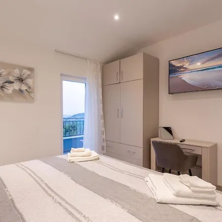 Secluded House - Guaranteed Privacy - Heated Pool Vila