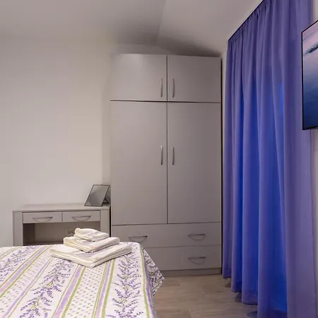 Secluded House - Guaranteed Privacy - Heated Pool Klis