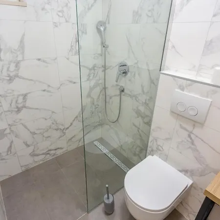 Secluded House - Guaranteed Privacy - Heated Pool Vila *