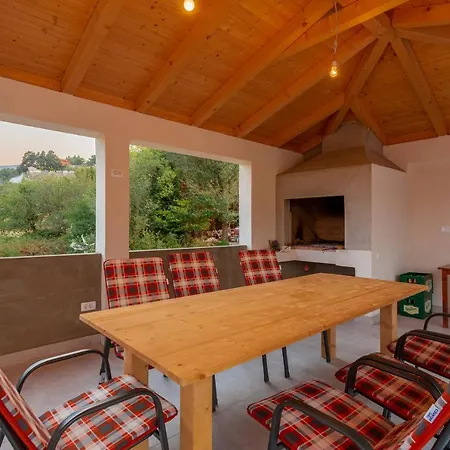Secluded House - Guaranteed Privacy - Heated Pool Vila