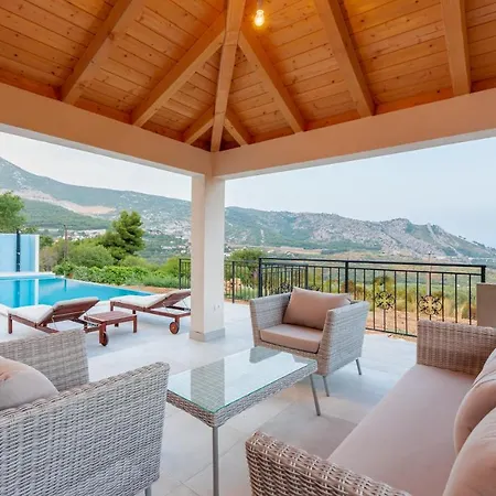 Secluded House - Guaranteed Privacy - Heated Pool * Klis