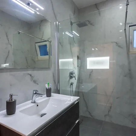 Secluded House - Guaranteed Privacy - Heated Pool