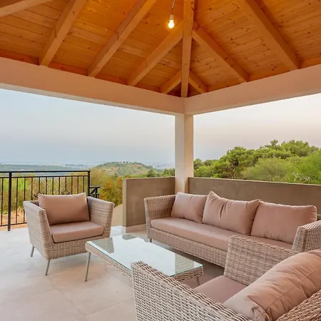 Secluded House - Guaranteed Privacy - Heated Pool Klis